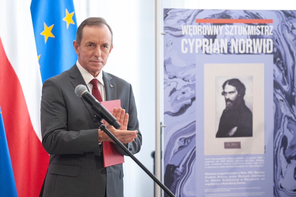 Zdjęcie z wystawy „Wędrowny Sztukmistrz Cyprian Norwid”