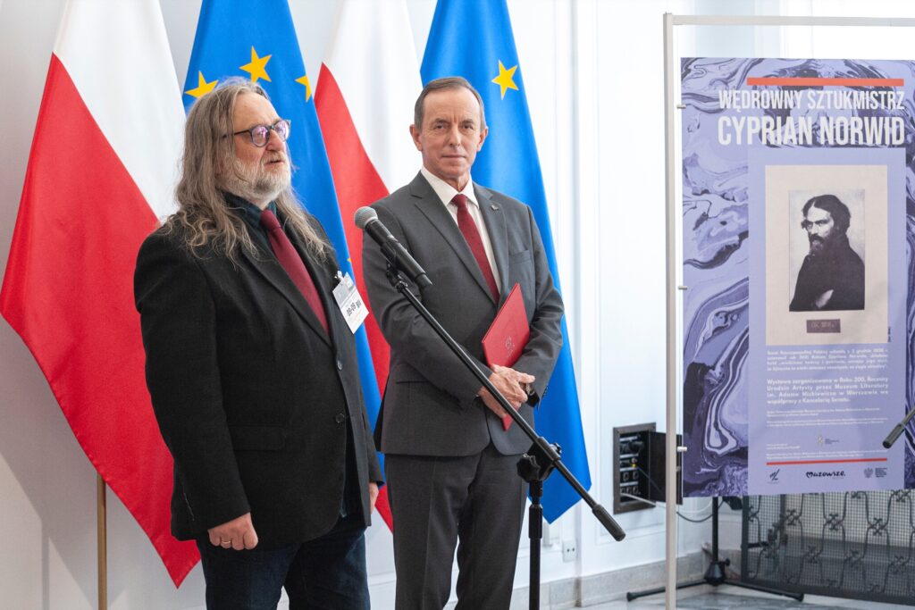 Zdjęcie z wystawy „Wędrowny Sztukmistrz Cyprian Norwid”