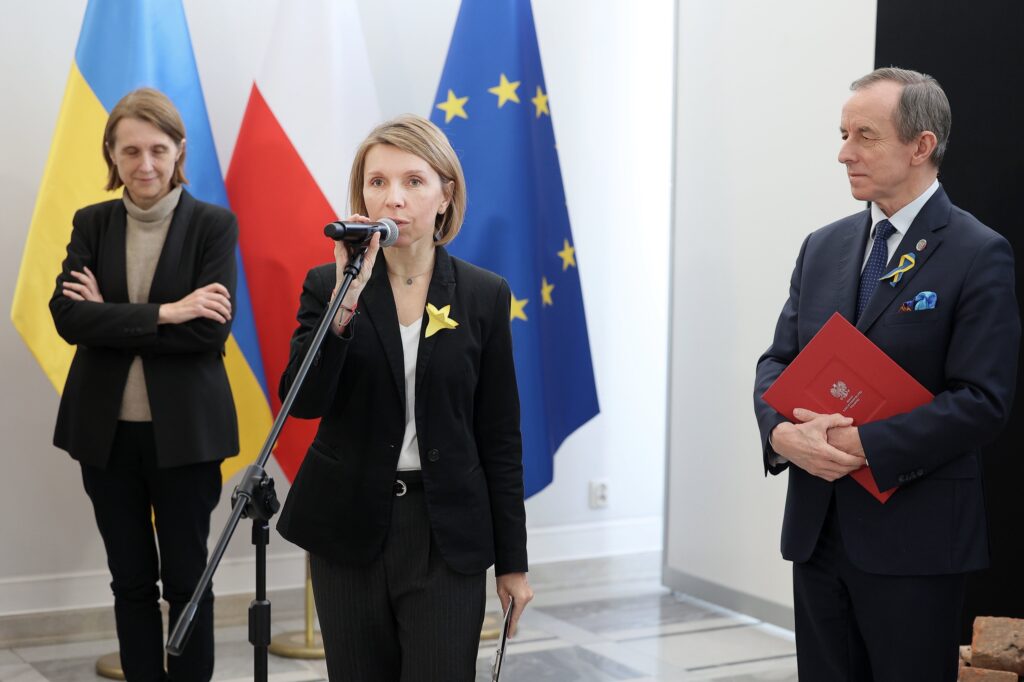 Zdjęcie z wystawy „Instalacja towarzysząca inauguracji obchodów Roku Pamięci Bohaterek i Bohaterów Getta Warszawskiego”