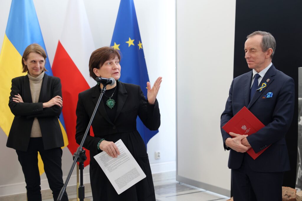 Zdjęcie z wystawy „Instalacja towarzysząca inauguracji obchodów Roku Pamięci Bohaterek i Bohaterów Getta Warszawskiego”