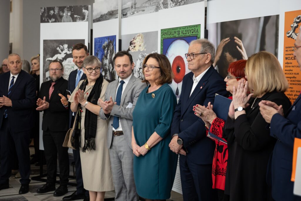 Wystawa poświęcona Wojciechowi J. Hasowi (fot. Tomasz Ozdoba, Kancelaria Senatu)