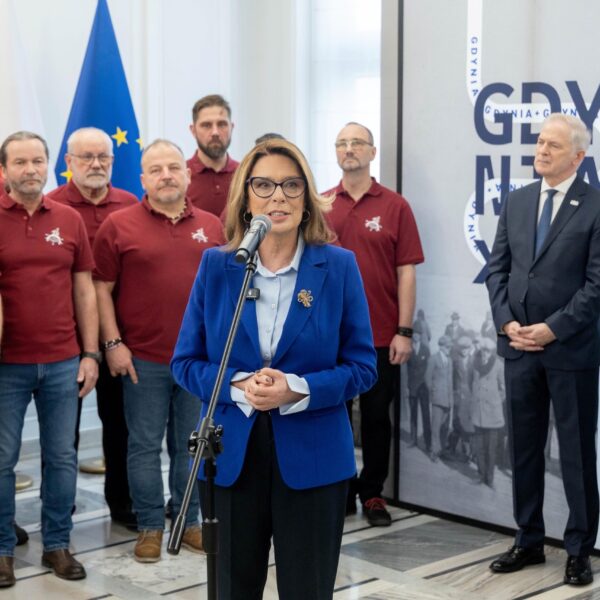 Uczestnicy otwarcia wystawy „Gdynia x 10”