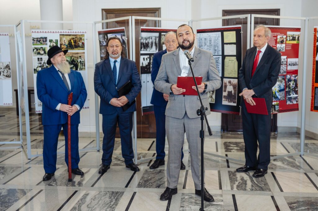 Zdjęcie z wystawy „Romowie. Historia i kultura”