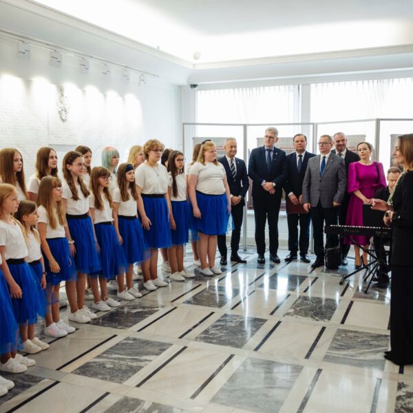Senatorowie podczas otwarcia wystawy z okazji 125. rocznicy Strajku Dzieci Wrzesińskich