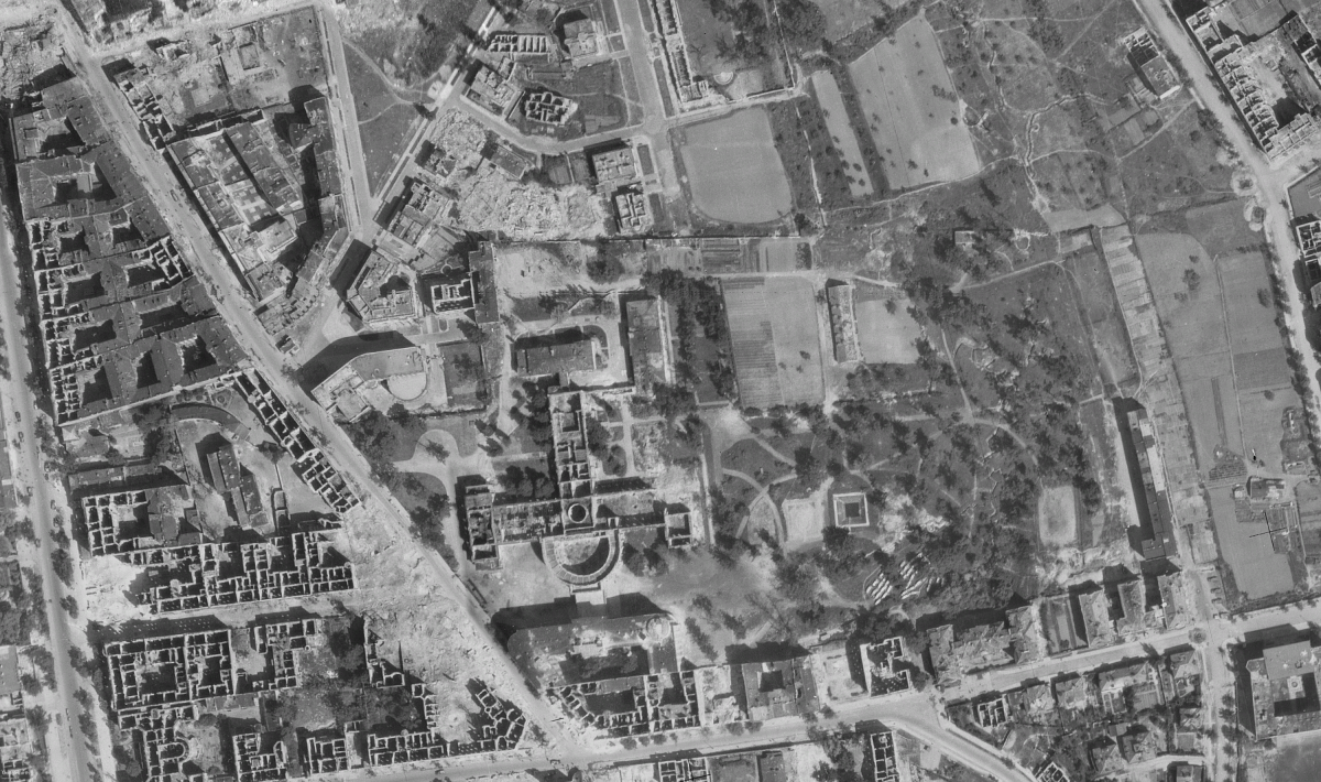 Widok terenu kompleksu parlamentarnego w 1945 roku.